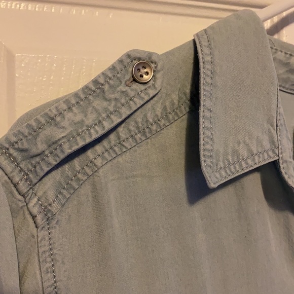 Brand new express button-down size M - Picture 6 of 7